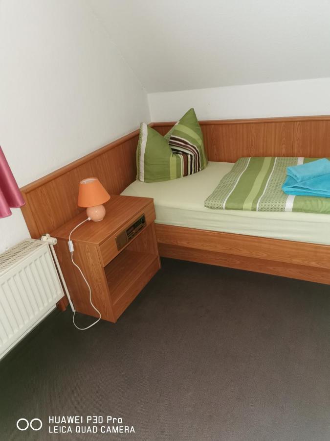 Pension Am Stadion Koelleda Екстер'єр фото