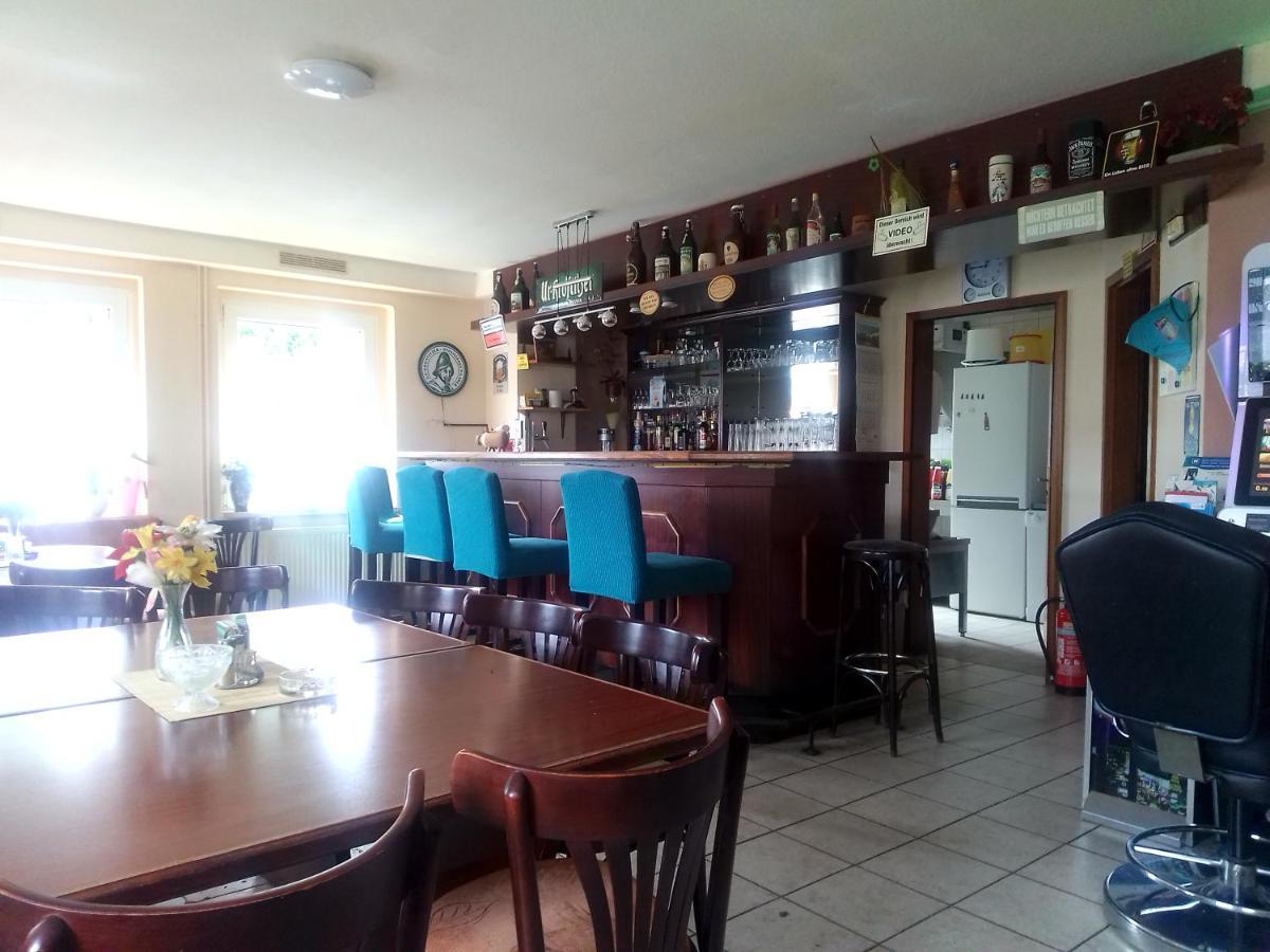Pension Am Stadion Koelleda Екстер'єр фото