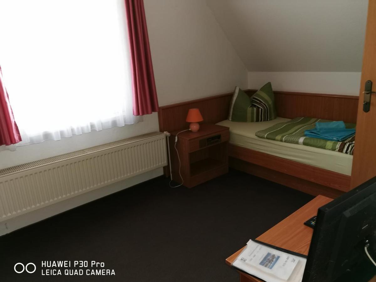Pension Am Stadion Koelleda Екстер'єр фото